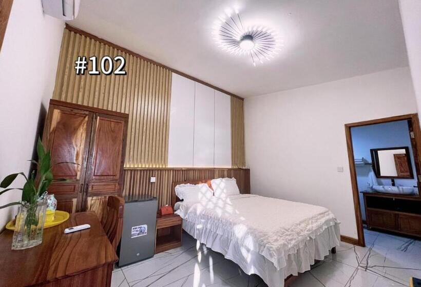 هتل Grand Leone Home Inn