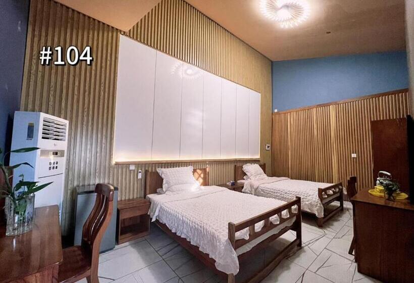 هتل Grand Leone Home Inn