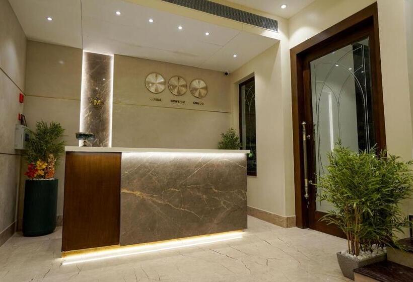 Szálloda M2 Square By Monday Premium