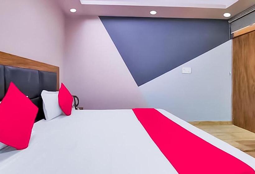 בית מלון כפרי Stay With Classic   Near Sarai Kale Khan Metro