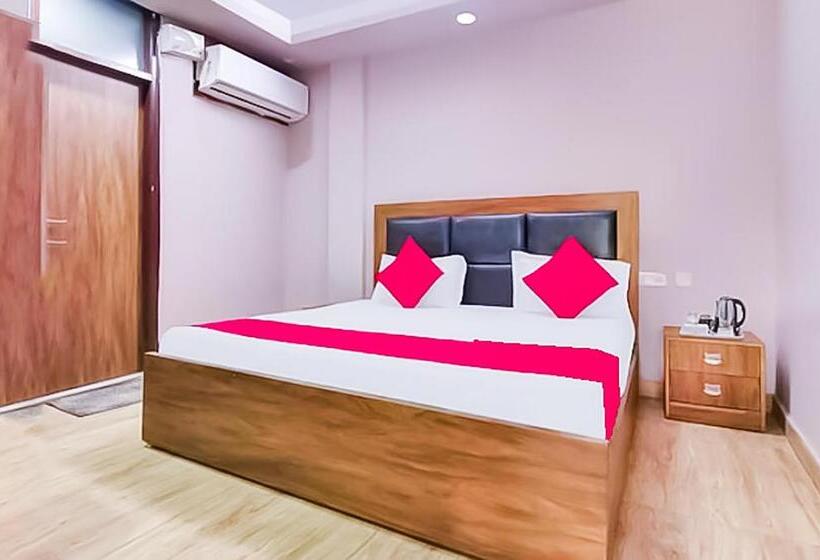 בית מלון כפרי Stay With Classic   Near Sarai Kale Khan Metro