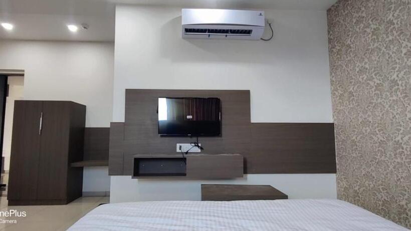 بنسيون Aarna Palace