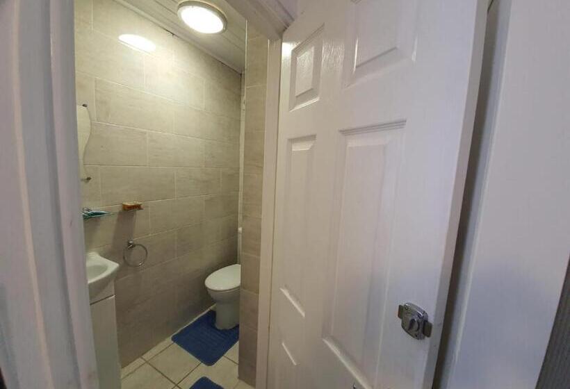 Пансион Eastwood Rooms