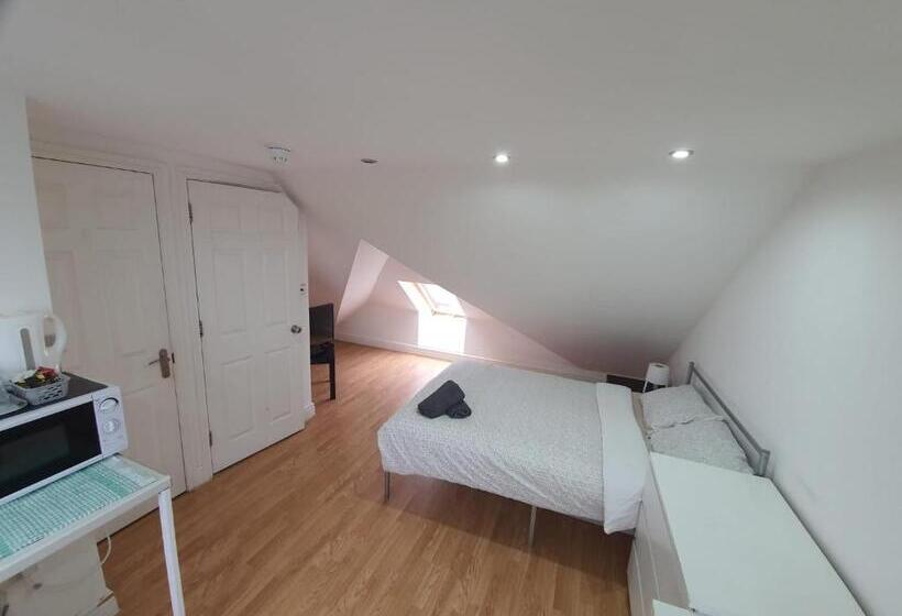 Пансион Eastwood Rooms