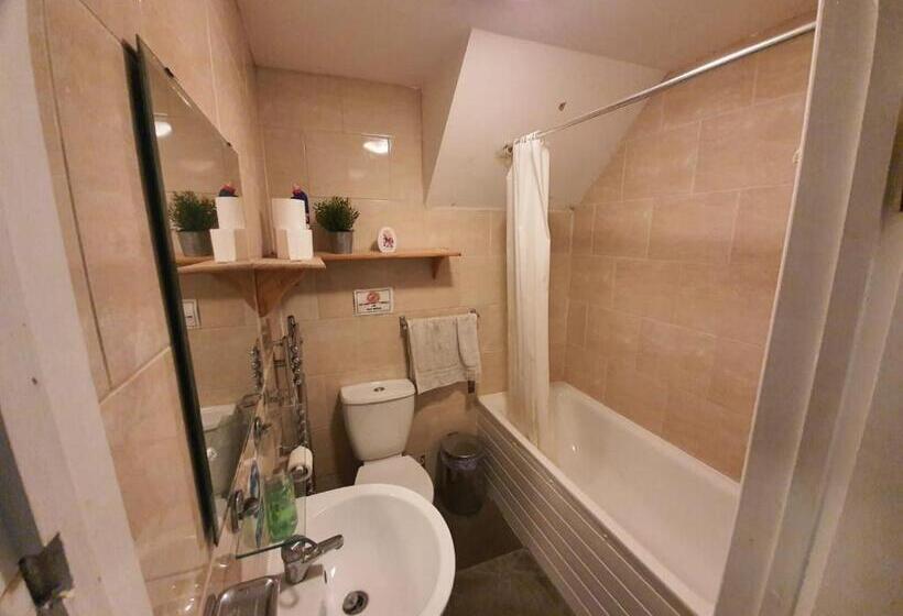 Пансион Eastwood Rooms