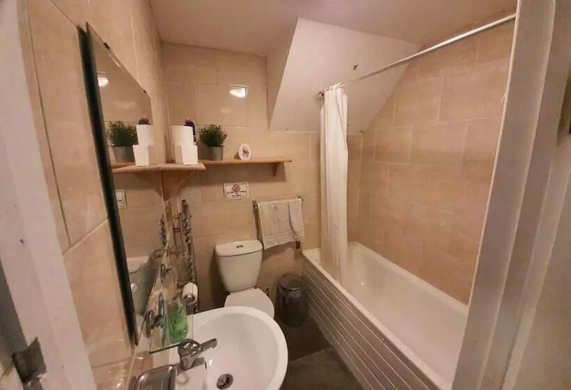 Majatalo Eastwood Rooms