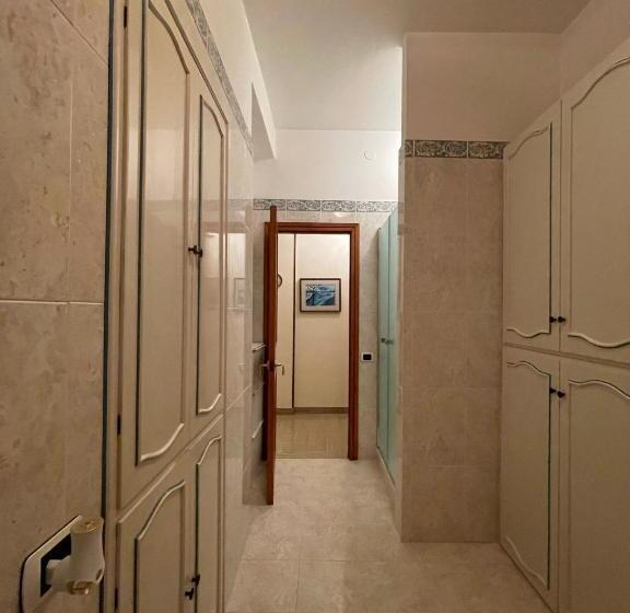 پانسیون Royal Suite Near Station & City Center