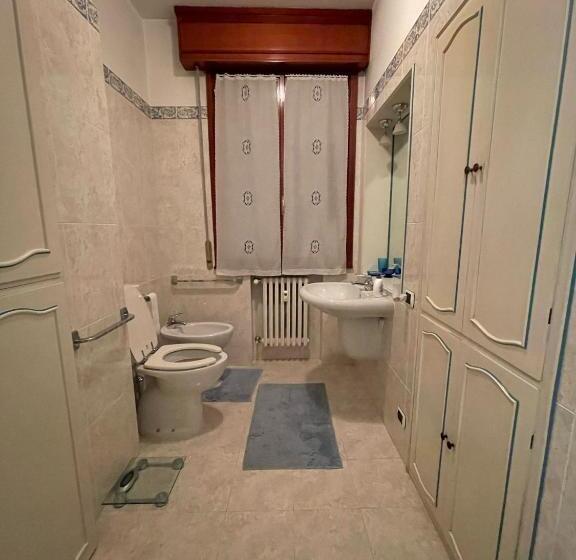 پانسیون Royal Suite Near Station & City Center