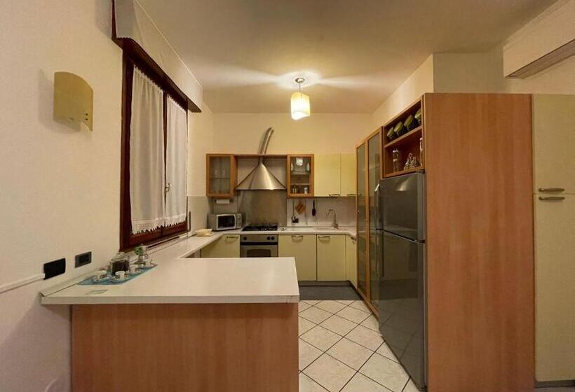 پانسیون Royal Suite Near Station & City Center