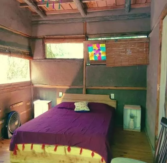 Retkeilymaja Eco Cabaña Bioconstruccion