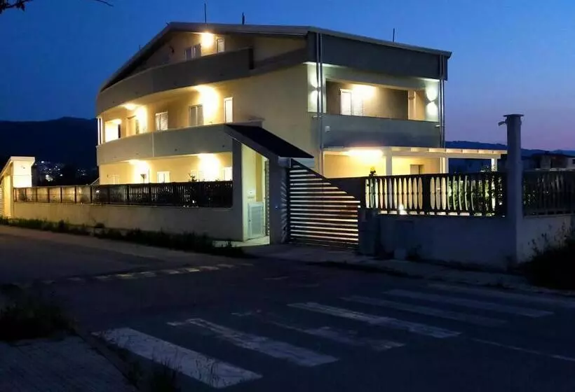 Aamiaismajoitus (B&B) Frontemare