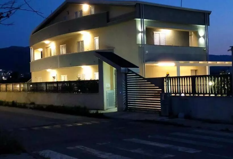 Aamiaismajoitus (B&B) Frontemare