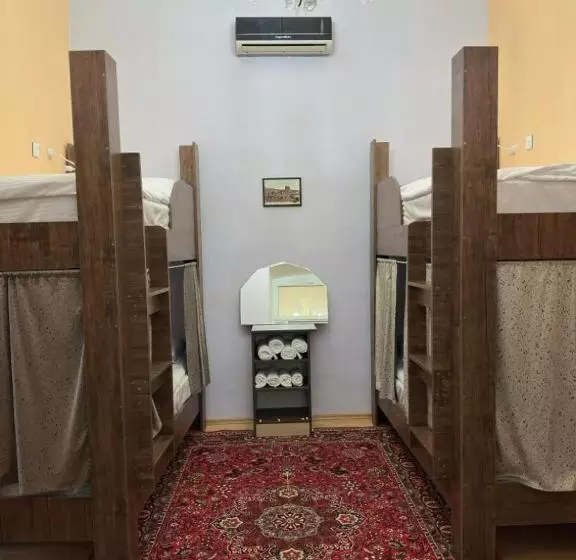 Hostel124