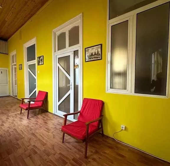 Hostel124