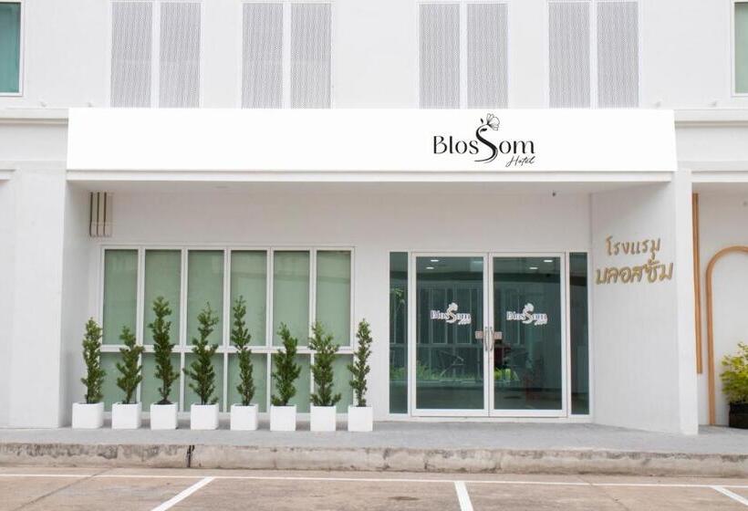 호텔 โรงแรมบลอสซั่ม เพชรบูรณ์ Blossom