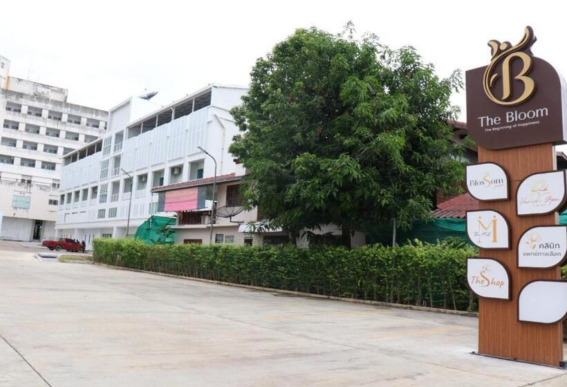 호텔 โรงแรมบลอสซั่ม เพชรบูรณ์ Blossom