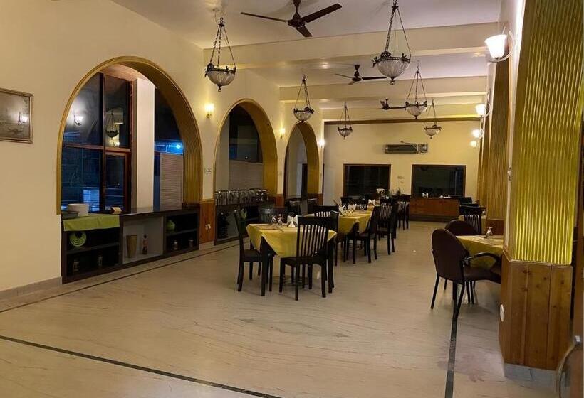 Hotel Embrace Himalayan Spa Resort