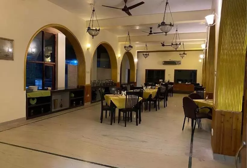 ホテル Embrace Himalayan Spa Resort