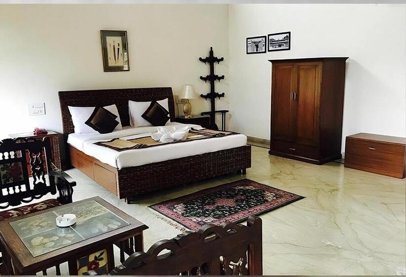 Hotel Embrace Himalayan Spa Resort