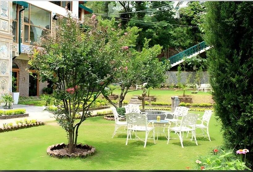 Hotel Embrace Himalayan Spa Resort