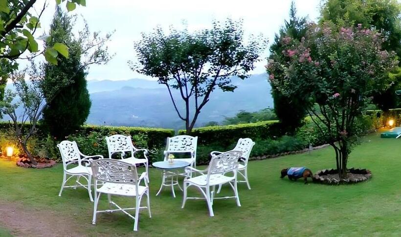 Hotel Embrace Himalayan Spa Resort