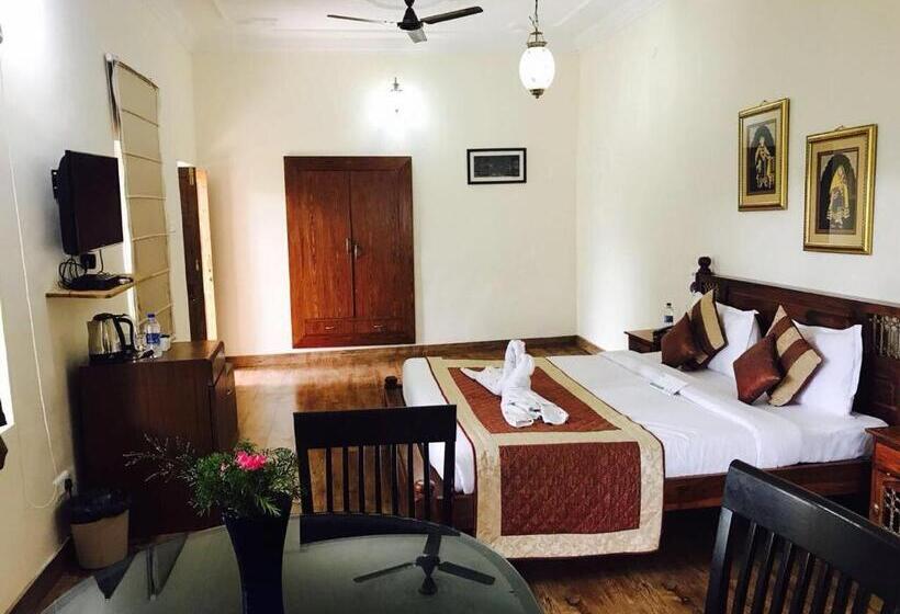 Hotel Embrace Himalayan Spa Resort