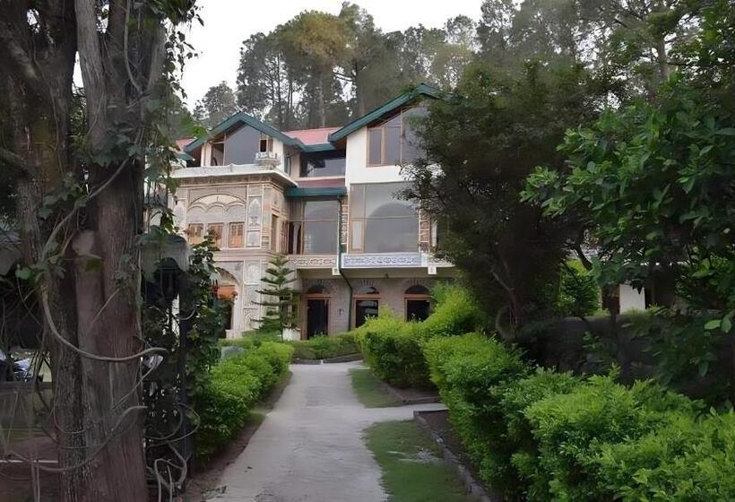 Hotel Embrace Himalayan Spa Resort