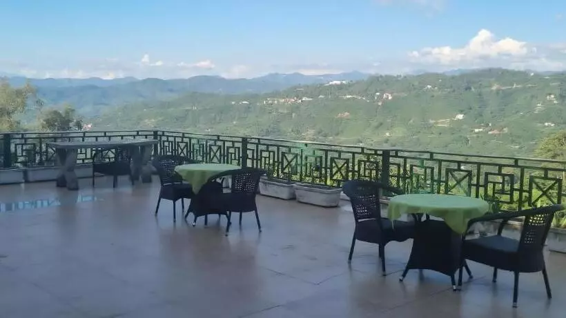 ホテル Embrace Himalayan Spa Resort