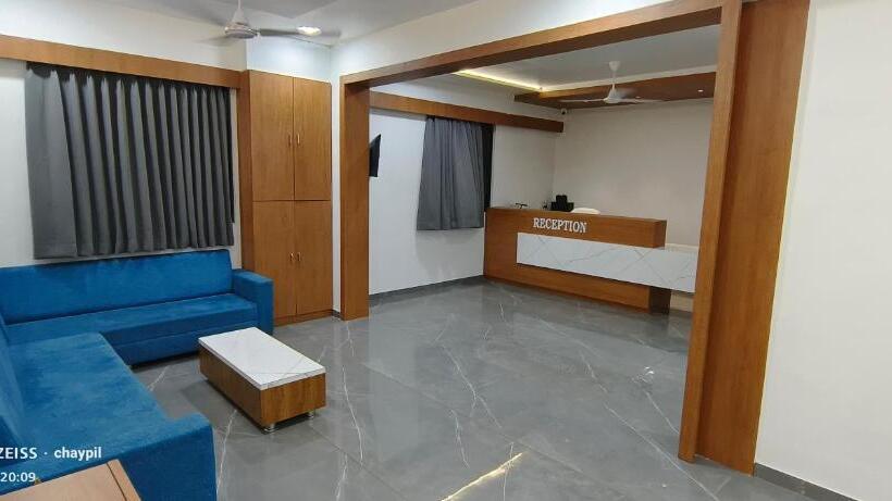 ホテル Grand Balaji