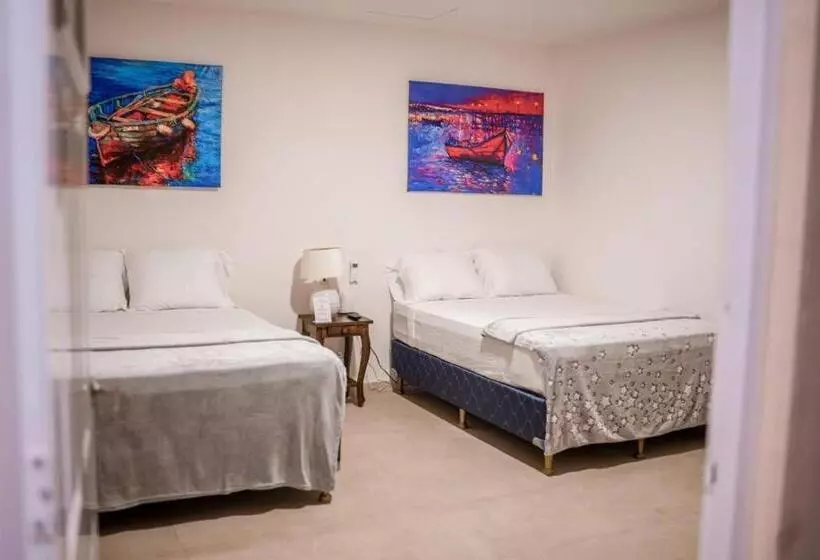هتل Hostal Las Palmeras
