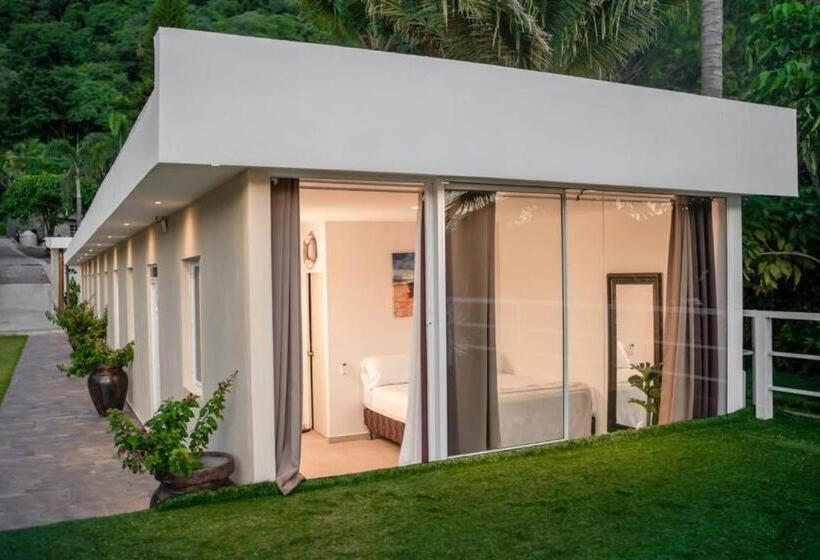 هتل Hostal Las Palmeras