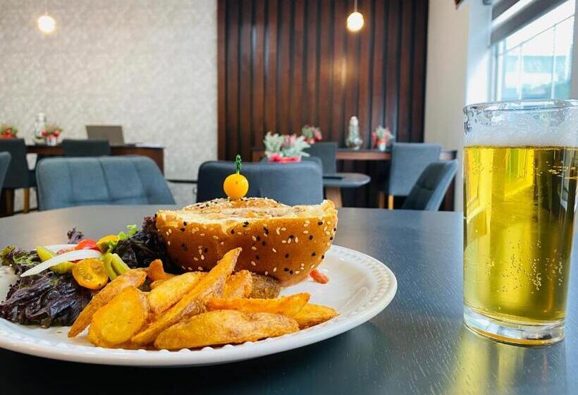 Отель La Quinta By Wyndham Reynosa