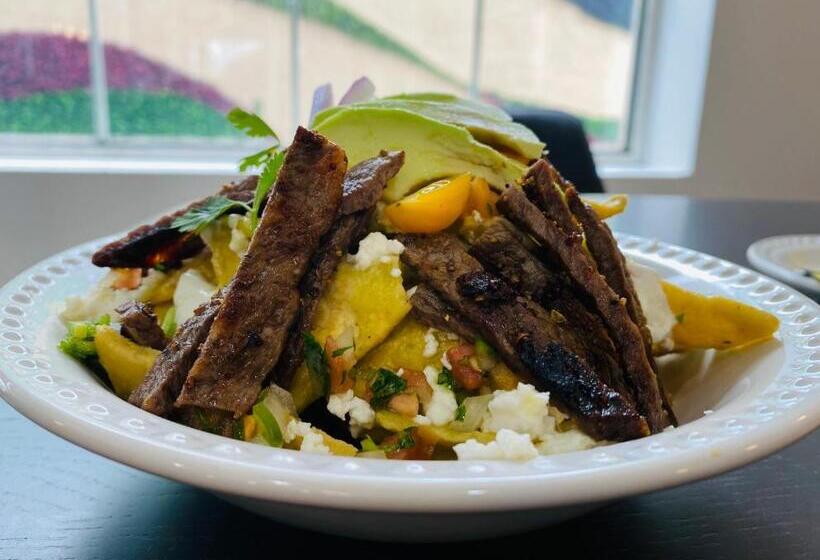 Отель La Quinta By Wyndham Reynosa