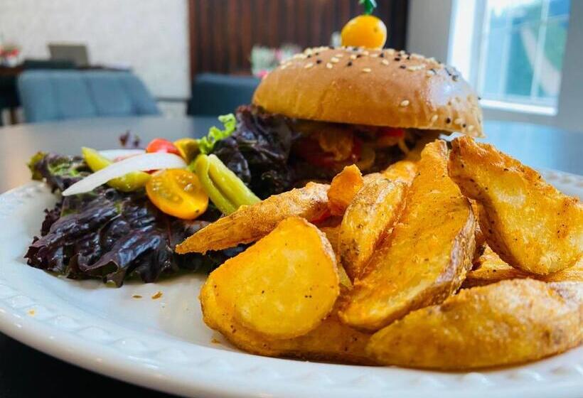 Отель La Quinta By Wyndham Reynosa