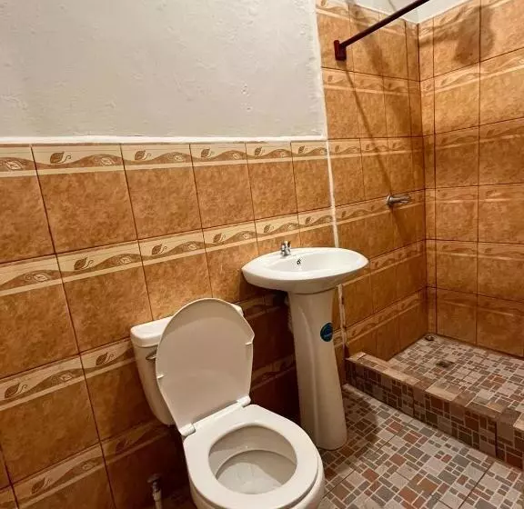 هتل Letona