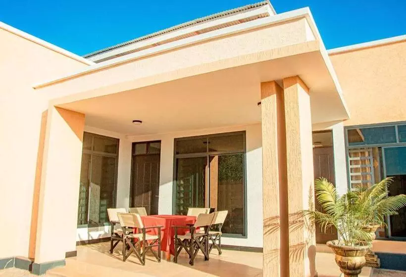 هتل Mlimwa Hill Palace