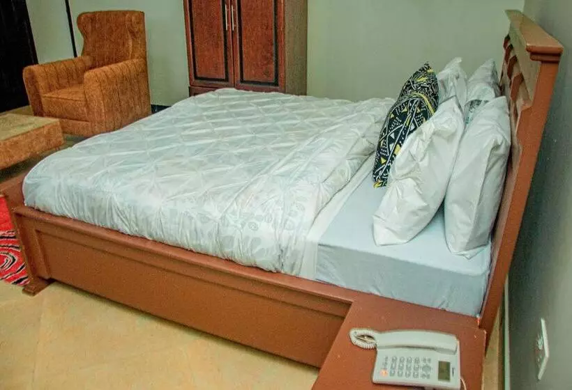 هتل Mlimwa Hill Palace