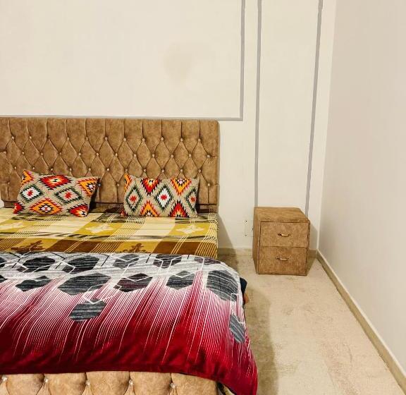 فندق Olive Ventures, Royal Inn, Ritz