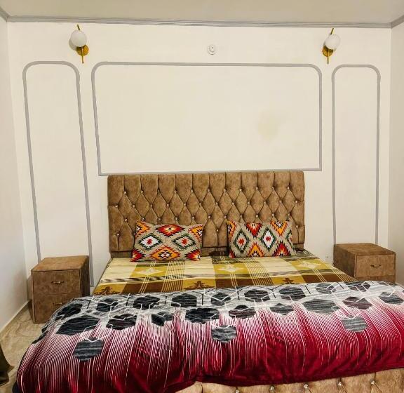 فندق Olive Ventures, Royal Inn, Ritz