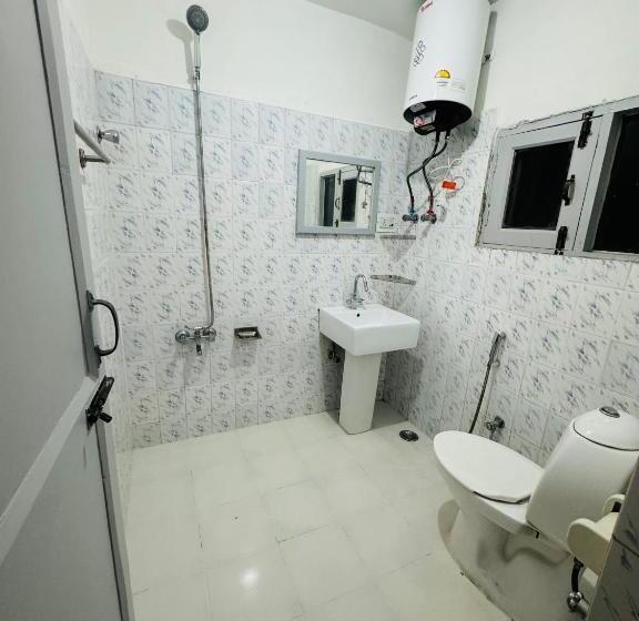 فندق Olive Ventures, Royal Inn, Ritz