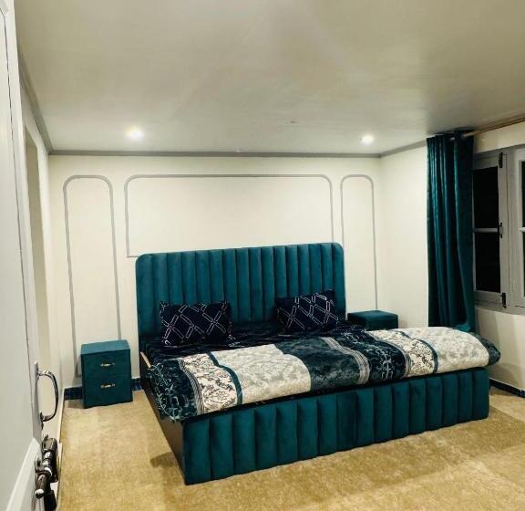 فندق Olive Ventures, Royal Inn, Ritz