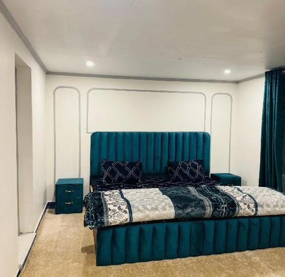 فندق Olive Ventures, Royal Inn, Ritz