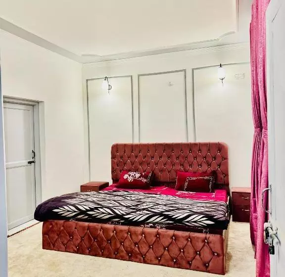 Hotelli Olive Ventures, Royal Inn, Ritz