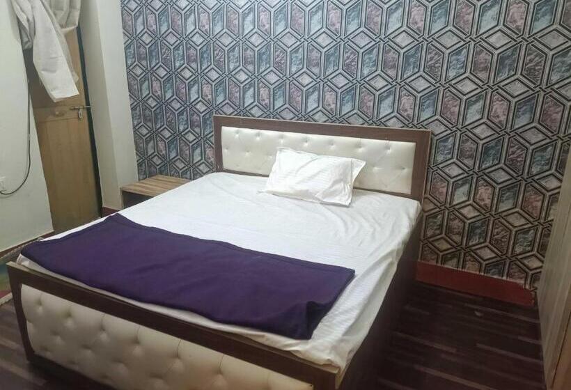 فندق Oyo Flagship Triweni Palace