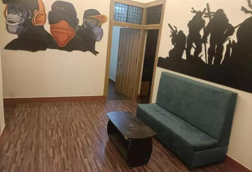 ホテル Oyo Flagship Triweni Palace
