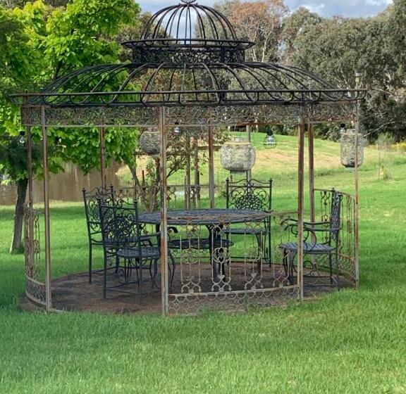 בית מלון כפרי Yarrawonga Cottage