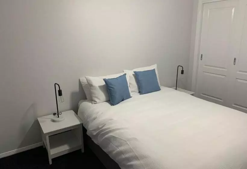 ホテル Yarrawonga Cottage