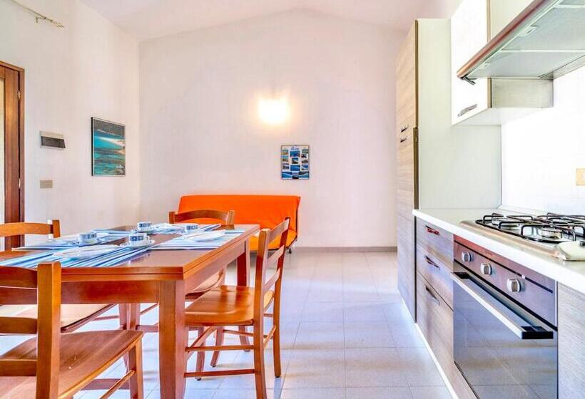 Iss Travel, Apartments In Via Torino   800 M From La Cinta Beach