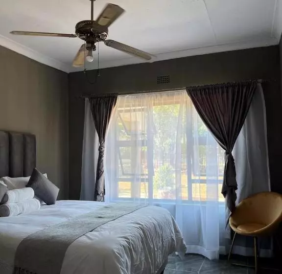 ペンション Serene Accommodation Palace