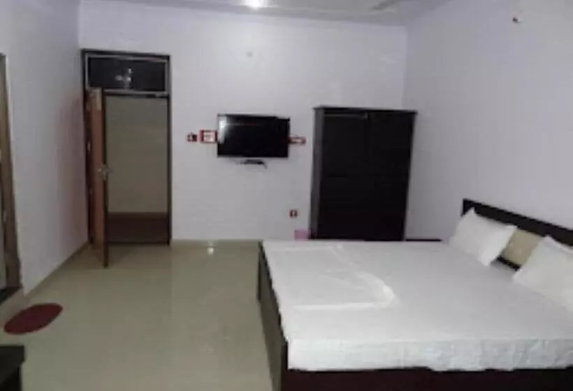 The Royal Hotel,chhatarpur